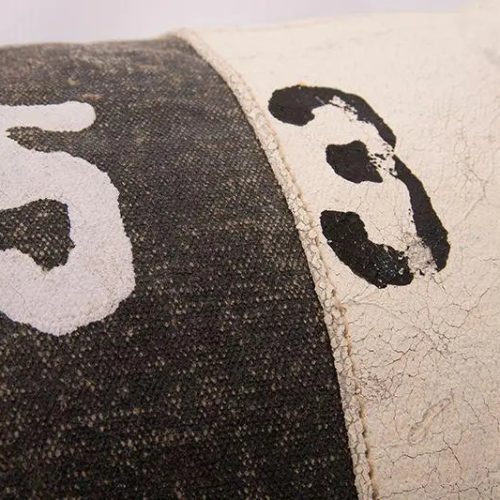 Cojín de canvas envejecido con forma de boya