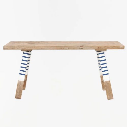 Banco de madera con patas pintadas