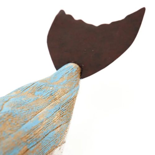 Ballena de madera y metal