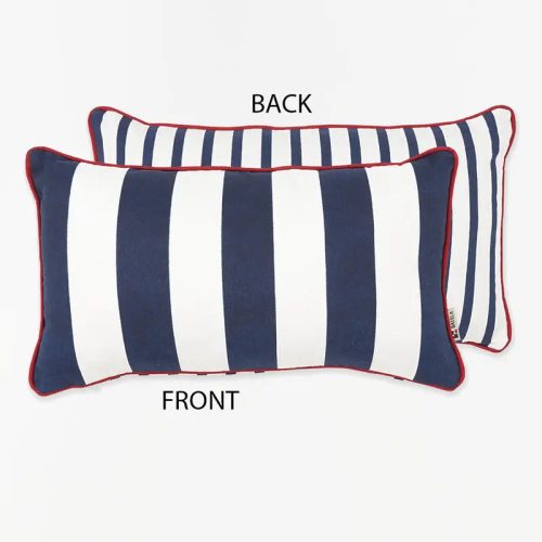 Cojín a rayas blancas y azules con ribete rojo