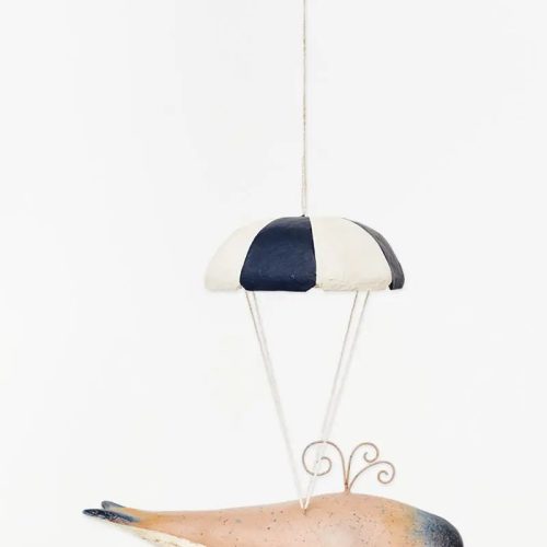 Ballena en paracaidas