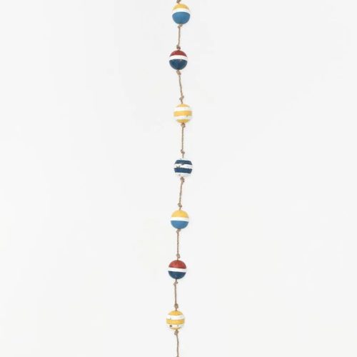 Guirnalda compuesta por ocho boyas de madera