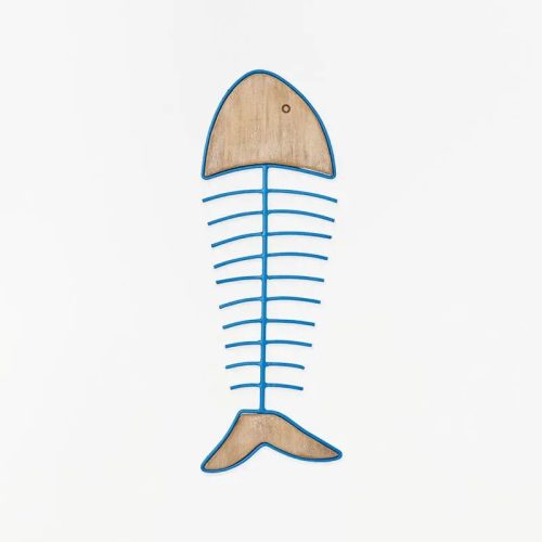 Pez espinas de metal y madera