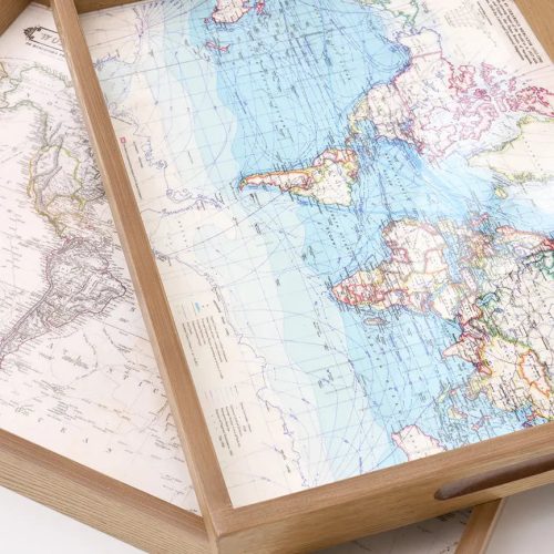 Set de 2 bandejas de madera esmaltada mapa |