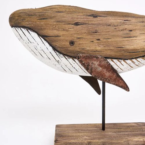 Ballena de madera con base
