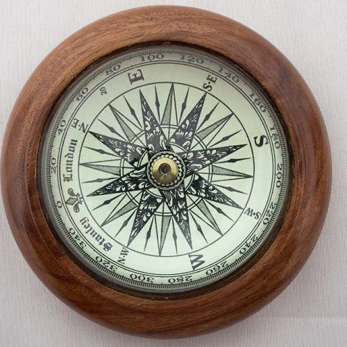 Brújula de madera
