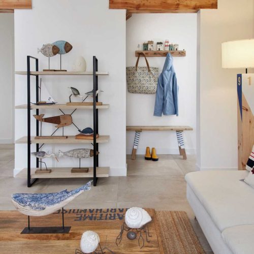 Pez turquesa de madera con base