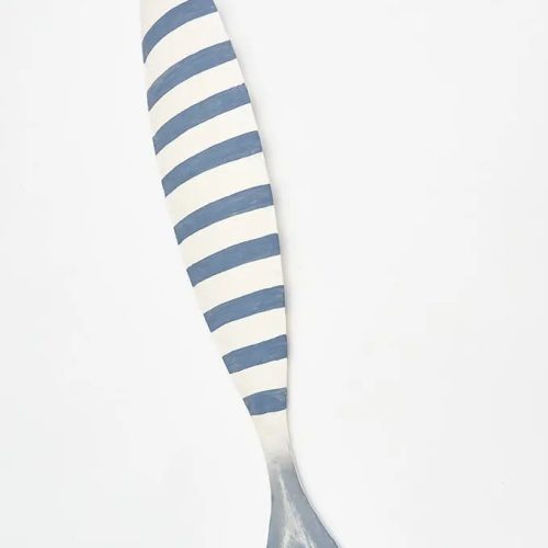 Colgante pez de metal a rayas