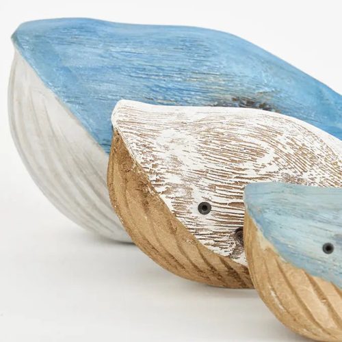 Ballena de madera y metal