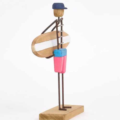 Surfer de madera y metal