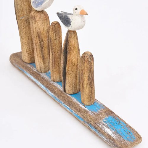 Pájaros sobre troncos