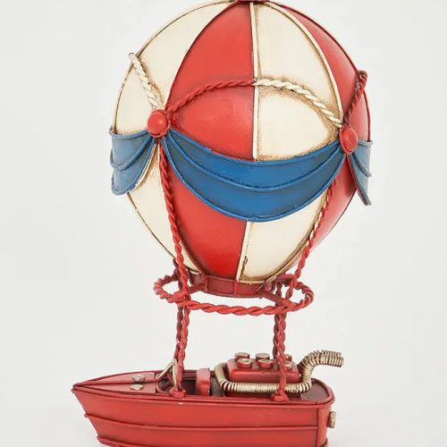 Globo con barca de metal