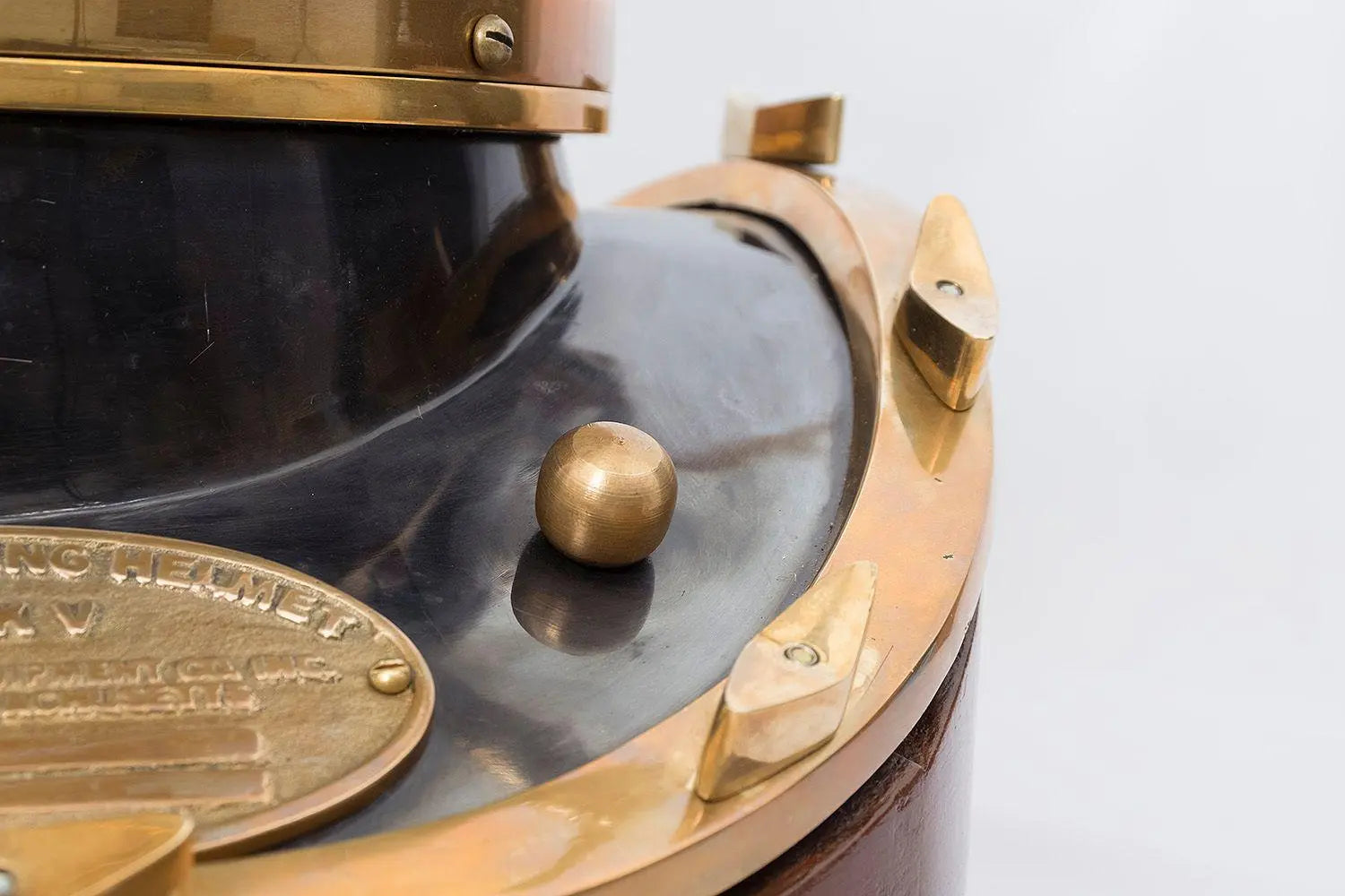 Cabeza buzo envej. con base - Imagen 4