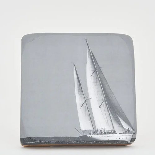 Foto sobre taco de madera velero