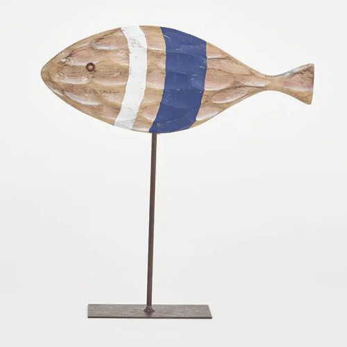 Pez con escamas talladas